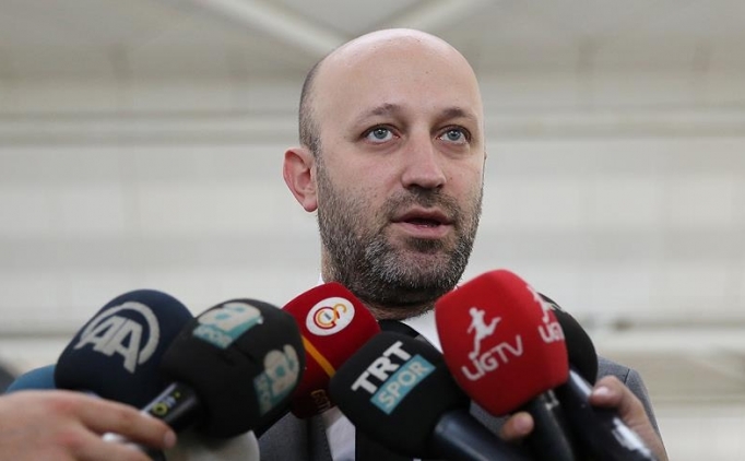 Cenk Erg�n: '�ki adaya da e�it mesafedeyim'