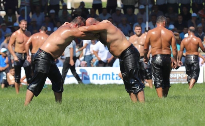 Ba�pehlivanlar �ay�ra ��k�yor