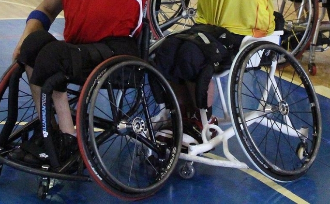 Tekerlekli sandalye hentbol brannn oluturuluyor!