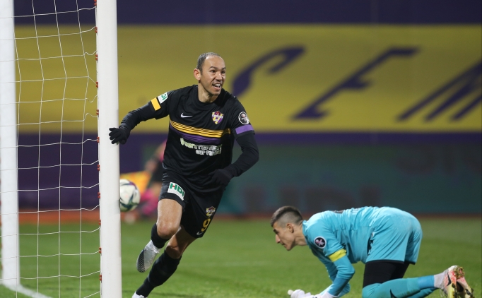 Ey�pspor, Umut Bulut'la kazand�!