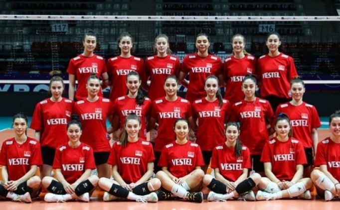 21 Ya� Alt� Kad�n Milli Voleybol Tak�m�, kampa girdi