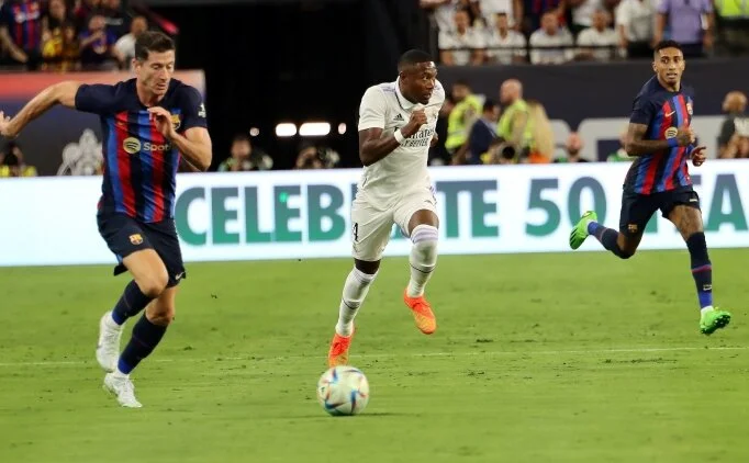 La Liga'da El Clasico heyecan�; ��te ilk 11'ler