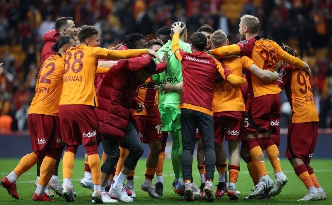 S�per Lig'de 3 puanl� sisteme Galatasaray damgas�n� vurdu