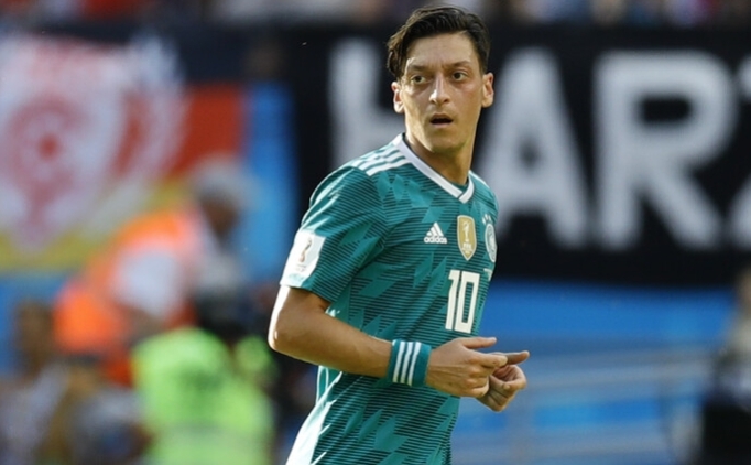 Hansi Flick'ten Mesut �zil'e �vg�!