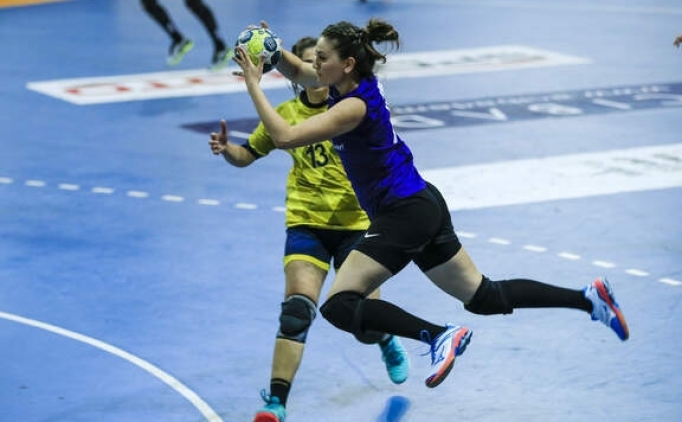 Fetane Uzunlar ve Rabia �z Kosova'ya transfer oldu