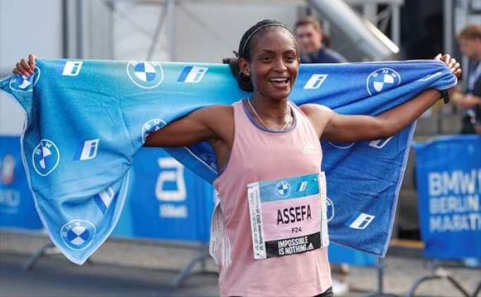 Tigist Assefa, d�nya rekorunu k�rd�!