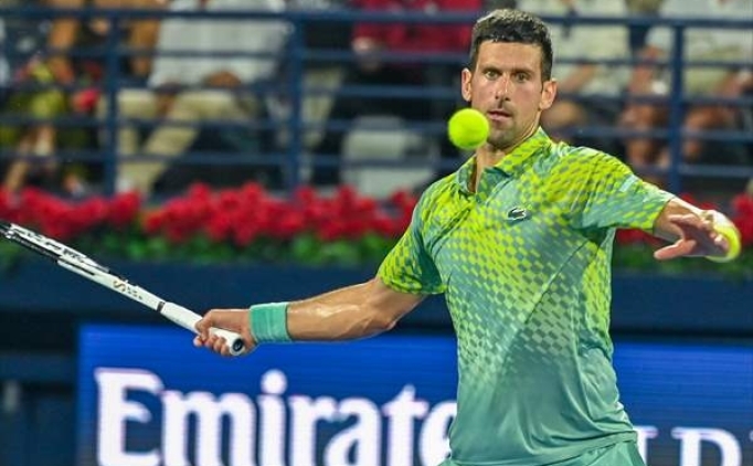 Djokovic kortlara kazanarak d�nd�