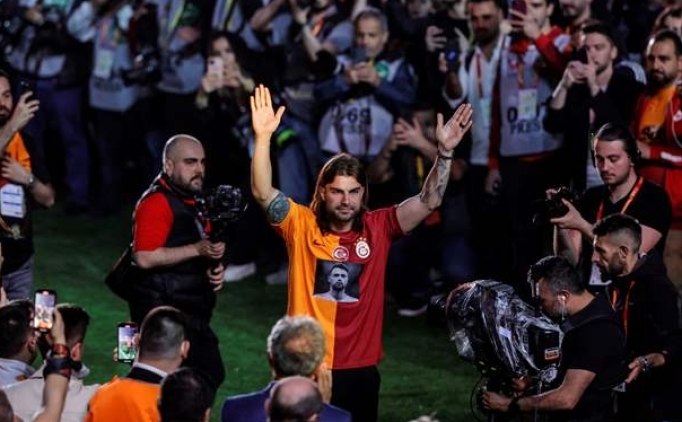 Kapadokya'da balonlar sar� k�rm�z�!