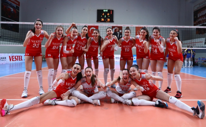 Gen� milliler Romanya'ya set vermeden finalde!