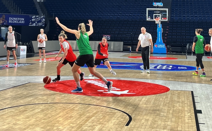 A Milli Kadn Basketbol Takm'nda 1 isim kadrodan karld!