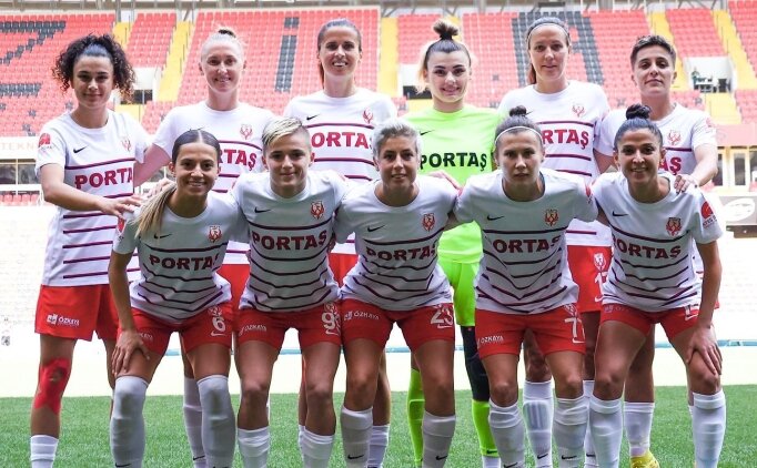 Kad�n futbol liginde finalin ad� belli oldu!