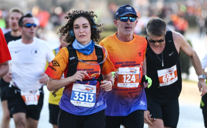 5 Ocak Adana Kurtulu� Yar� Maratonu ko�uldu