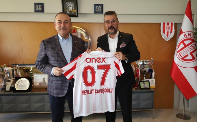 D��i�leri Bakan� �avu�o�lu'ndan Antalyaspor'a ziyaret