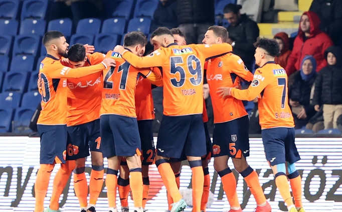 Ba�ak�ehir, Adana Demirspor'u ge�ti