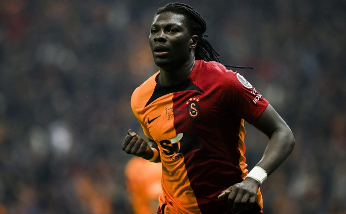 Bafetimbi Gomis girdi, gol�n� att�