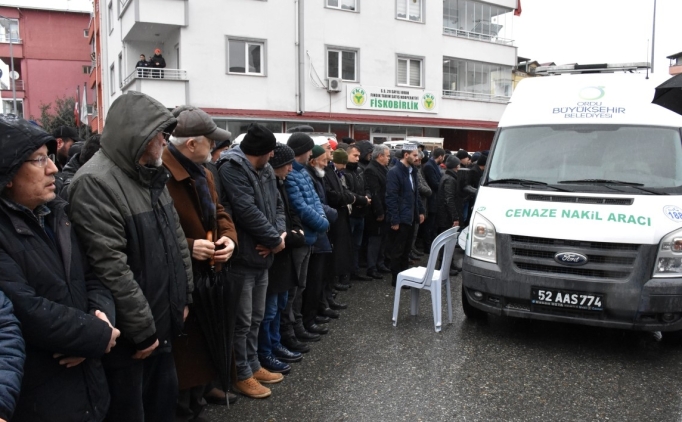 Vefat eden voleybolcu G�zde �zt�rk'�n cenazesi defnedildi