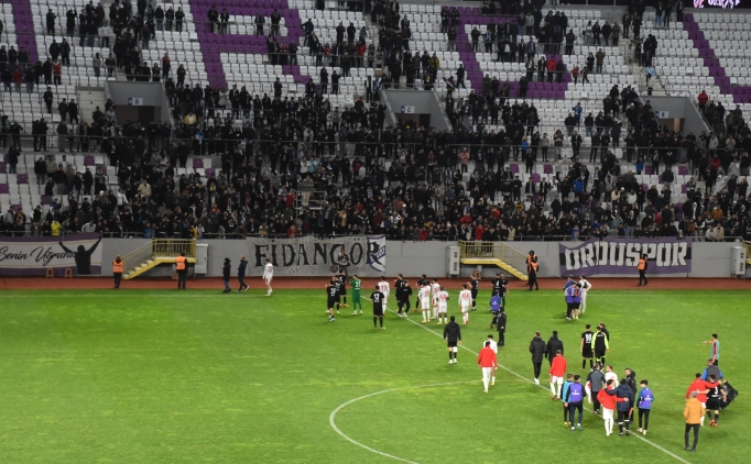 Samsunspor depremzedeler i�in oynanan �zel ma�� kazand�!