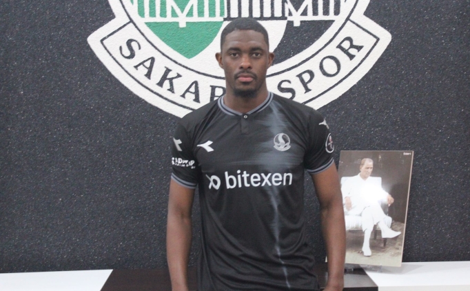 Sakaryaspor Sacko'yu renklerine balad