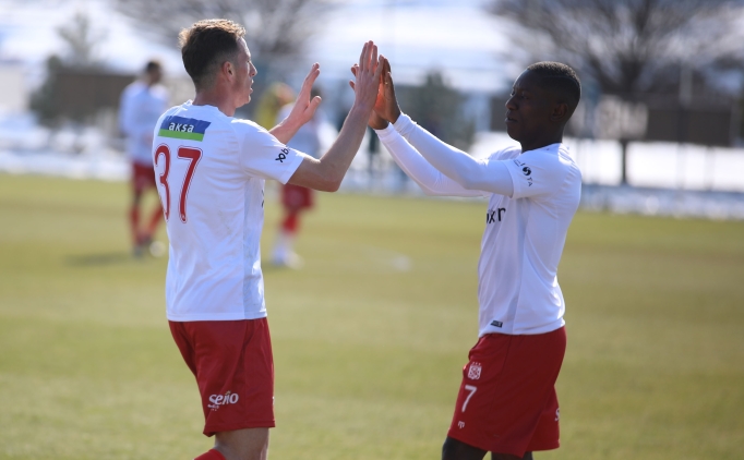 Sivasspor ve Sivas Belediyespor depremzedeler iin ter dkt!