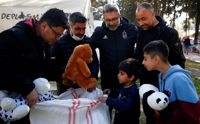 Beikta'n gnderdii oyuncaklar Hatay'da yzleri gldrd