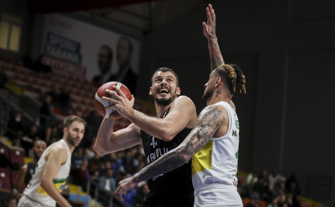 Anadolu Efes, 19 say� farkla kazand�