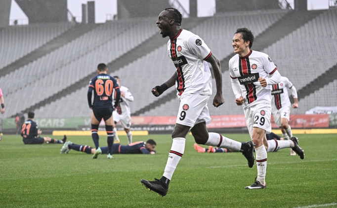 Fatih Karag�mr�k'�n yenilmezlik y�r�y��� s�r�yor