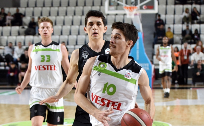 Manisa B�y�k�ehir, sahas�nda kazand�