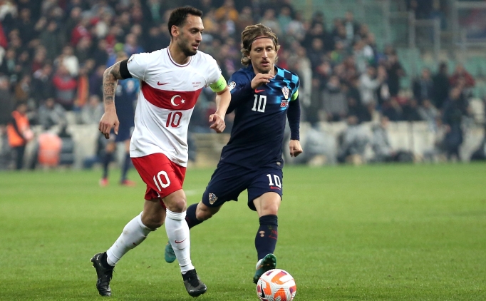 Hakan �alhano�lu sakatland�