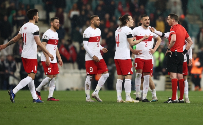 Trib�nlerden TFF'ye tepki