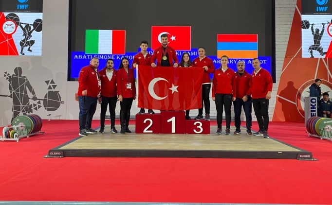 Milli halterci Sami Baki, y�ld�zlarda d�nya �ampiyonu oldu