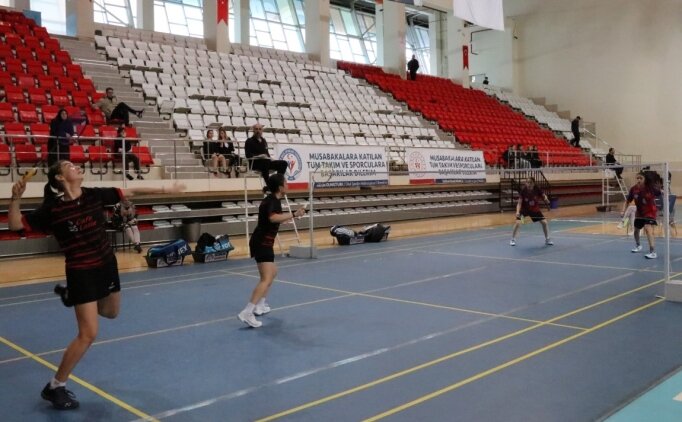 Badminton heyecan� Erzincan'da ya�and�