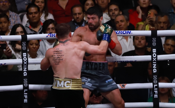 Meksikal boksr Alvarez, ngiliz Ryder' yenerek unvann korudu