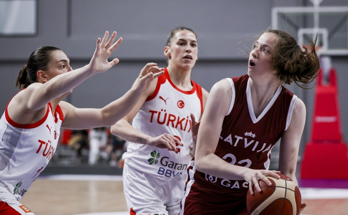 A Milli Kad�n Basketbol Tak�m�, Letonya'y� farkl� ge�ti