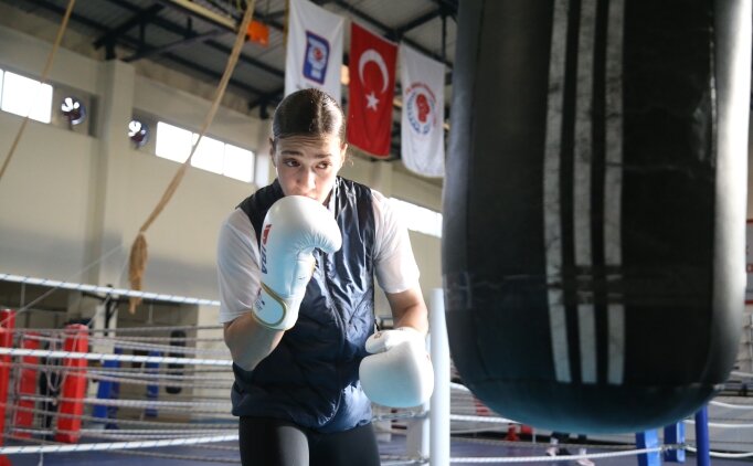 Milli boks�r Buse Naz , Paris Olimpiyatlar� i�in sava�acak