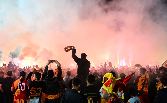 Derbi biter bitmez kutlama!