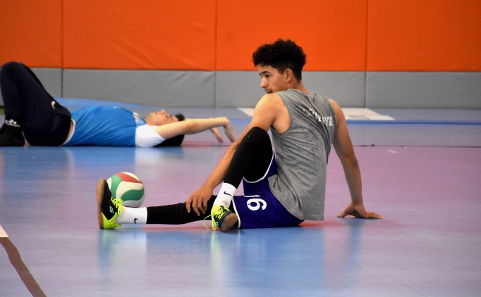 Do�u�tan fel�li milli voleybolcu Selim Akyayla, zor g�nleri ba�ar�lar�yla a�t�