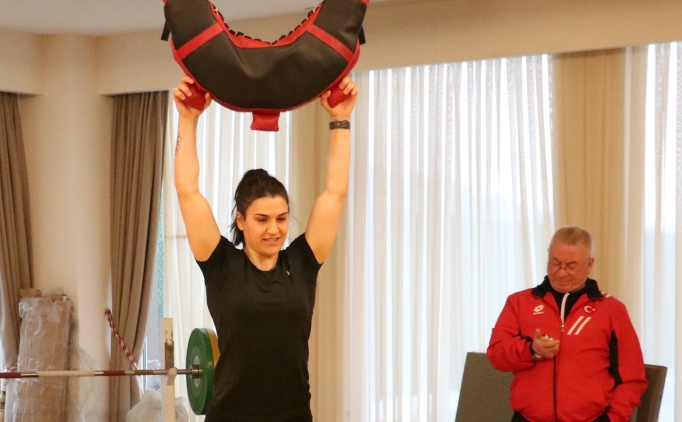 G�rme engelli milli judocu Zeynep �elik, olimpiyat alt�n�na odakland�