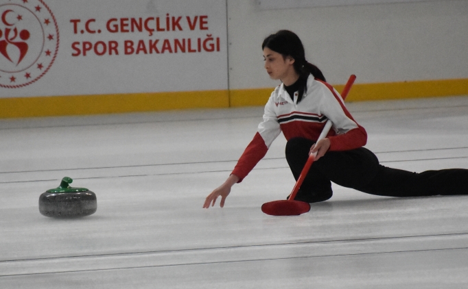 Okul Sporlar� Gen�ler Curling T�rkiye �ampiyonas� Kars'ta devam ediyor