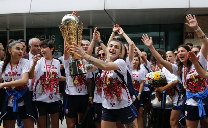 �ampiyon Fomget'e co�kulu kar��lama