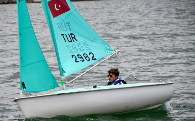 Engelli yelkenciler, d�nya �ampiyonas� i�in m�cadele ediyor