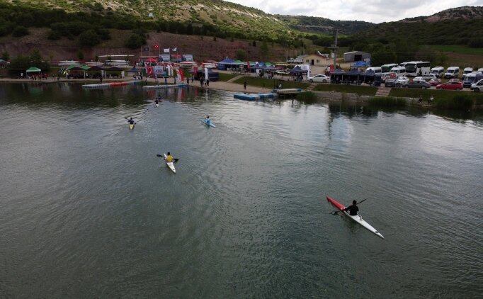 Eski�ehir'de ba�layan Durgunsu Kano T�rkiye Kupas�'n�n ikinci g�n� tamamland�