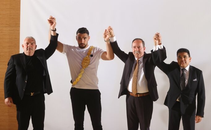 Ya�l� G�re�te alt�n kemer Mustafa Ta�'�n