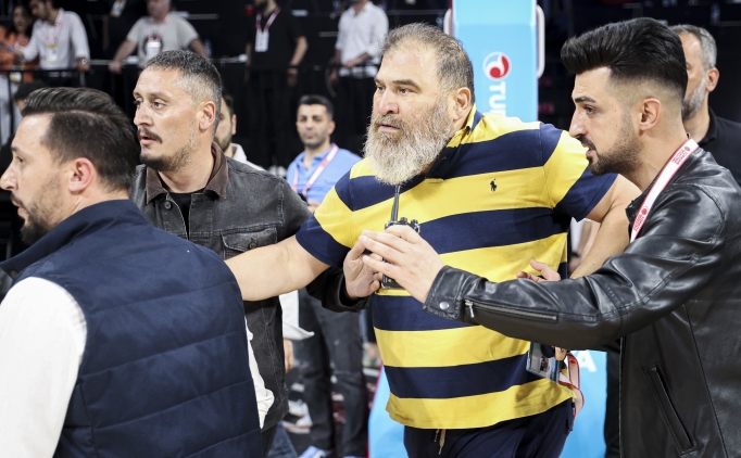 Anadolu Efes-Fenerbah�e Beko ma��n�n ard�ndan gerginlik ya�and�