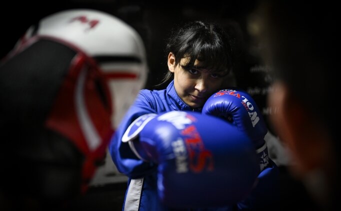 Kick boks �ampiyonunun hedefi pistlerde zafer
