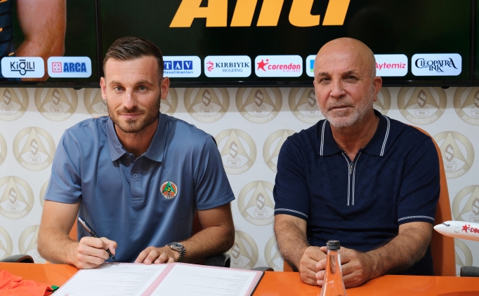 Corendon Alanyaspor'a Kosoval stoper!