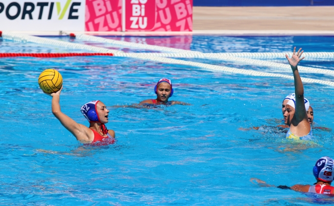 Milli k�zlar ilk ma��nda galip