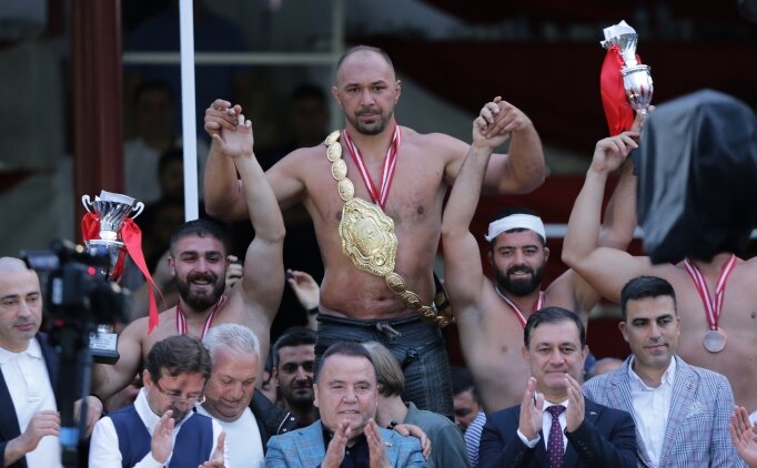 Ali G�rb�z: 'Alt�n kemeri istiyorum'