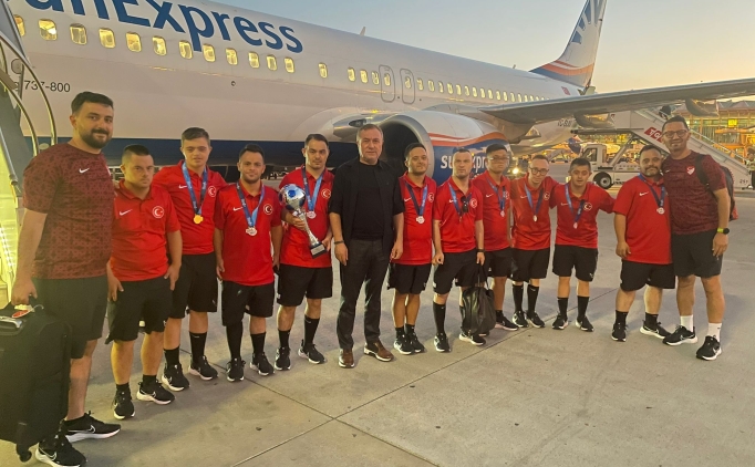 Down Sendromlu Futsal Milli Tak�m� T�rkiye'ye d�nd�