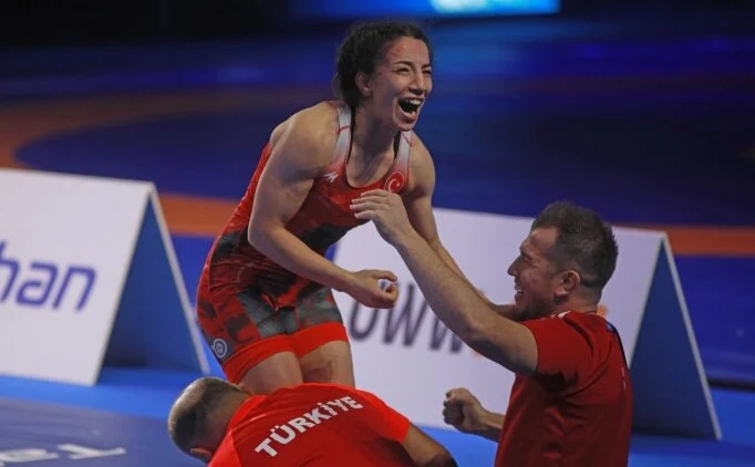 Evin Demirhan Yavuz, Paris biletini ald�