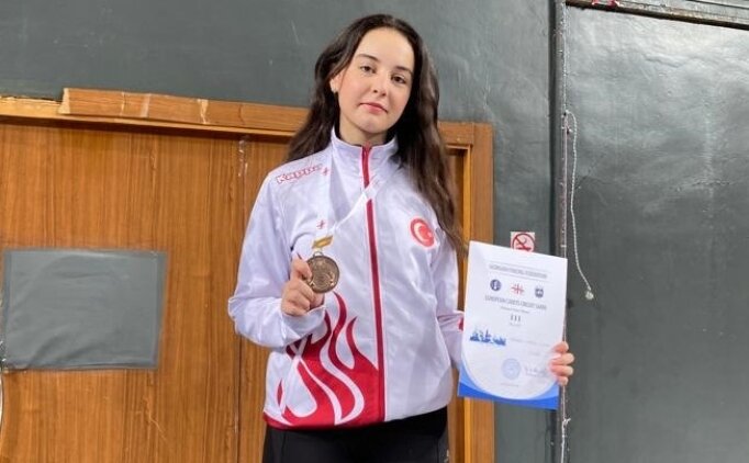 Milli eskrimciden bronz madalya
